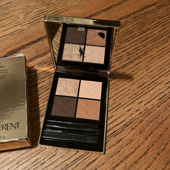 YSL mini clutch with 4 eyeshadows. - Picture 3 of 5